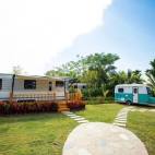 至尊三车一院花园房车